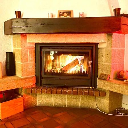 Cheerful Villa With Fireplace, Bath-Tub And Garden Noville Bagian luar foto