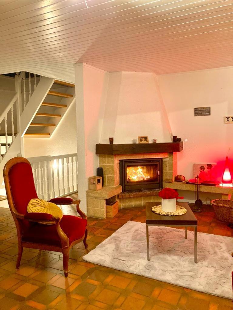 Cheerful Villa With Fireplace, Bath-Tub And Garden Noville Bagian luar foto