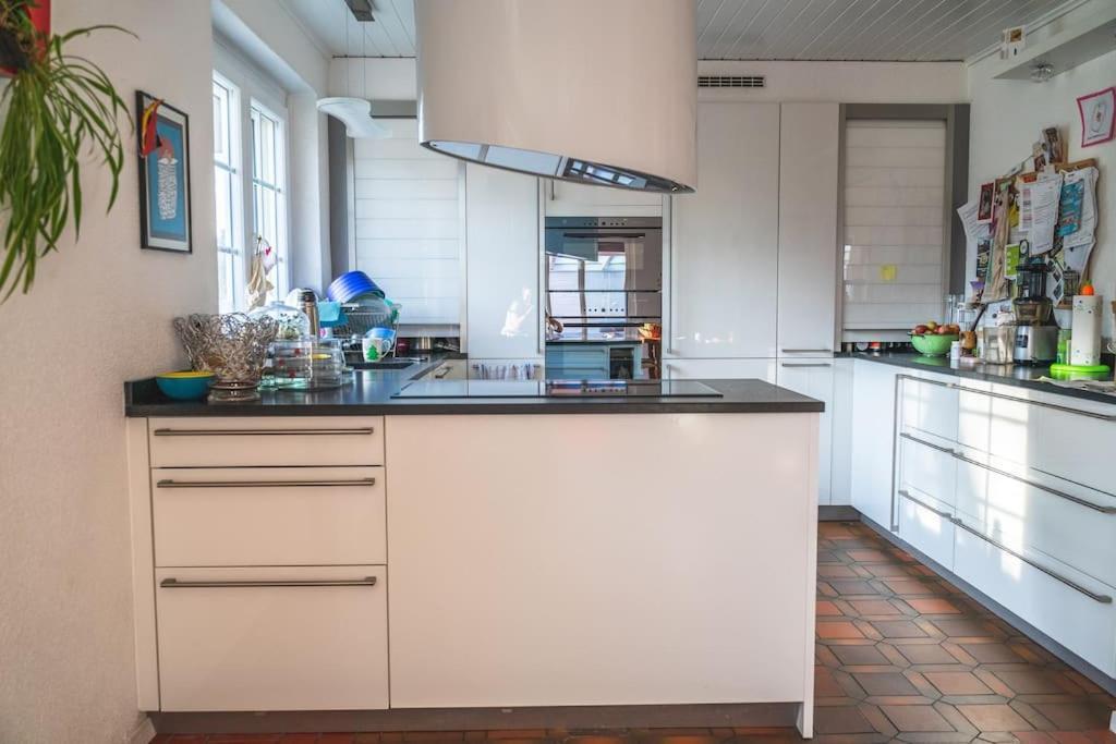 Cheerful Villa With Fireplace, Bath-Tub And Garden Noville Bagian luar foto